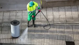 Térkő tisztító magasnyomású mosóval
